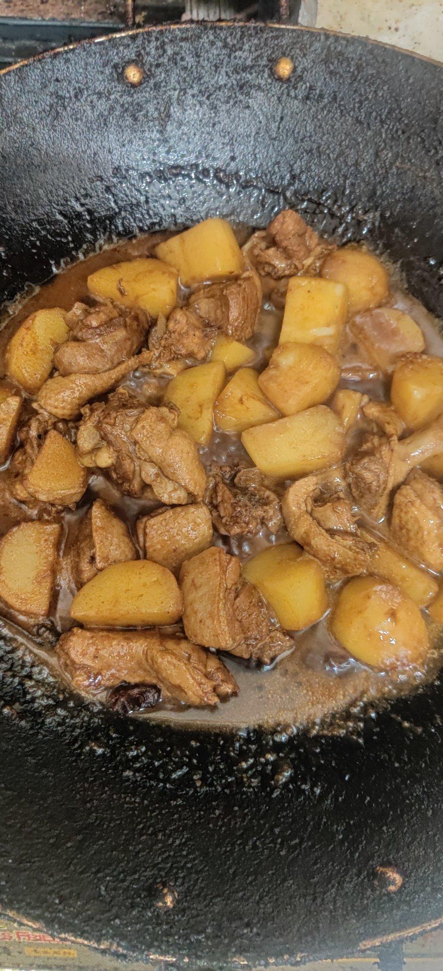 家常菜 土豆焖鸭 业余酱油哥做的土豆焖鸭赞 鸭腿,土豆,姜,葱,料酒