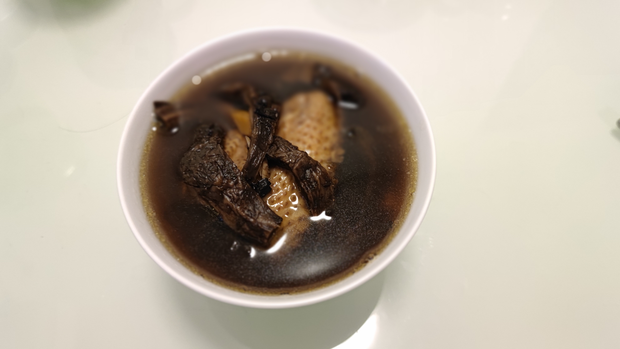 黑虎掌菌炖鸡汤的做法