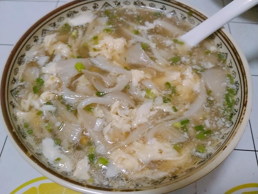 莲藕花生胡萝卜汤