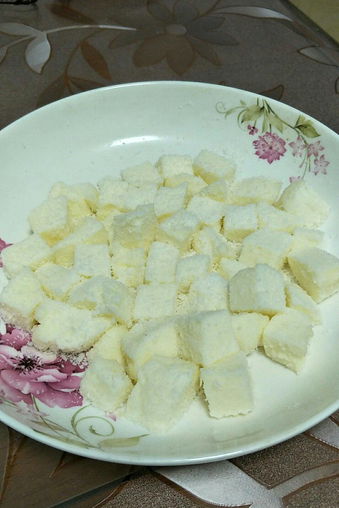 完胜85度C牛奶椰丝小方