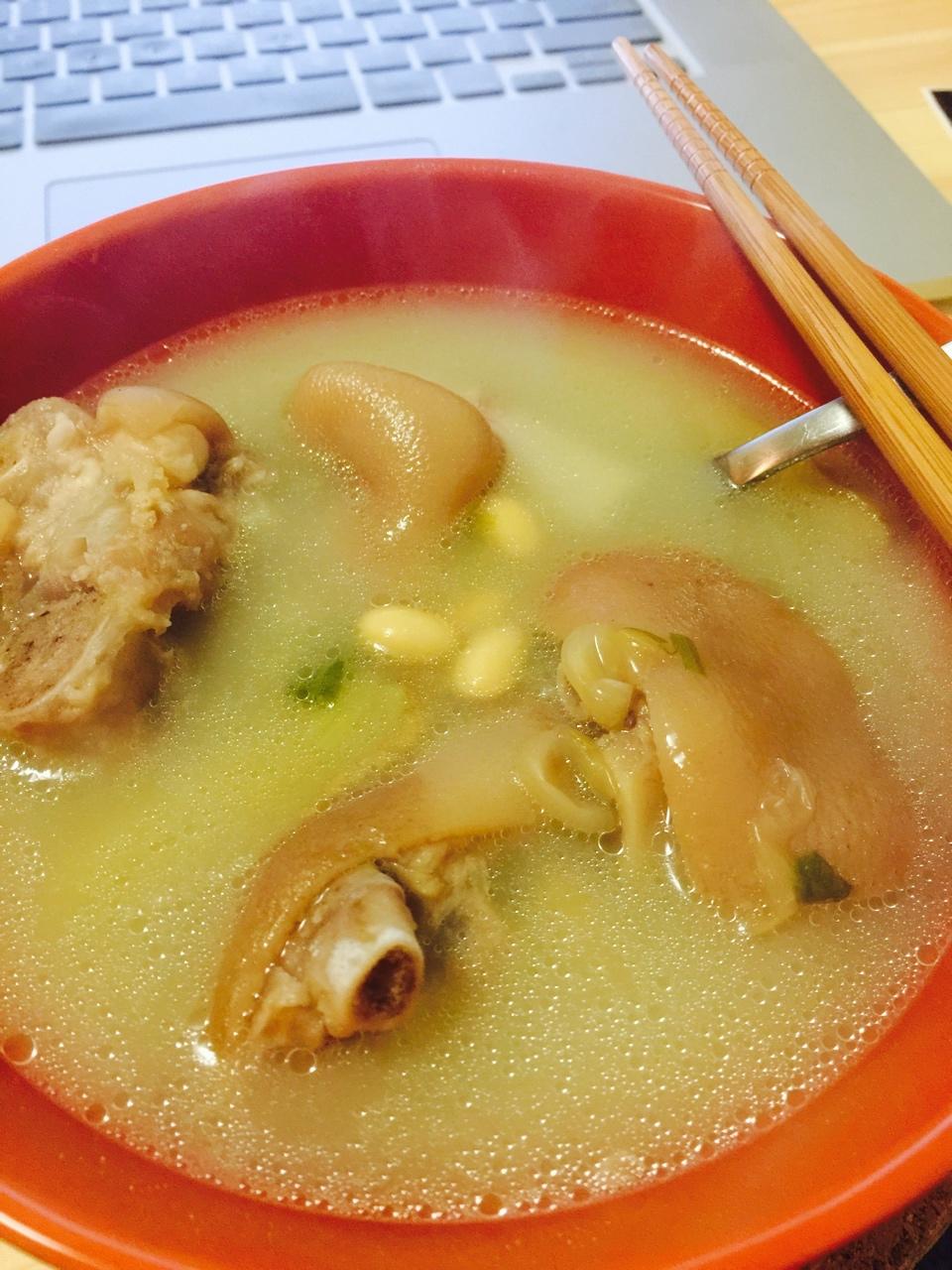 黄豆猪脚汤
