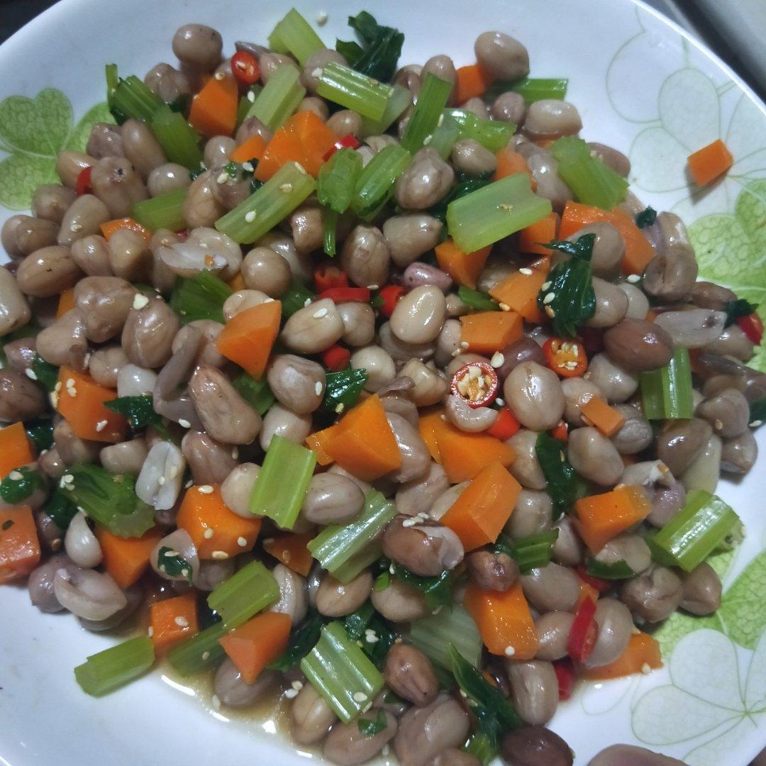 凉拌芹菜花生米胡萝卜