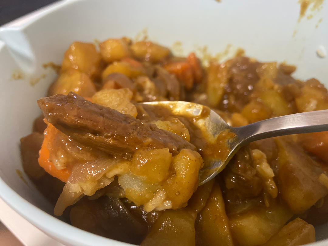 超大块的咖喱牛肉！（附炖牛肉好吃的秘诀...）