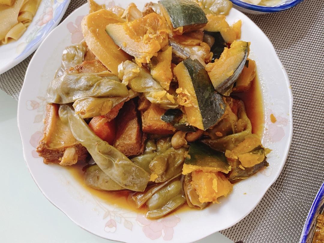 排骨南瓜土豆炖豆角（东北乱炖）
