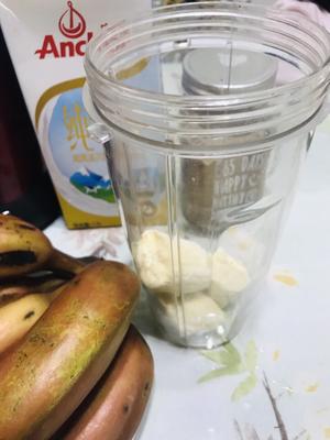 #麦子厨房#料理机出品：香蕉冰拿铁的做法 步骤2