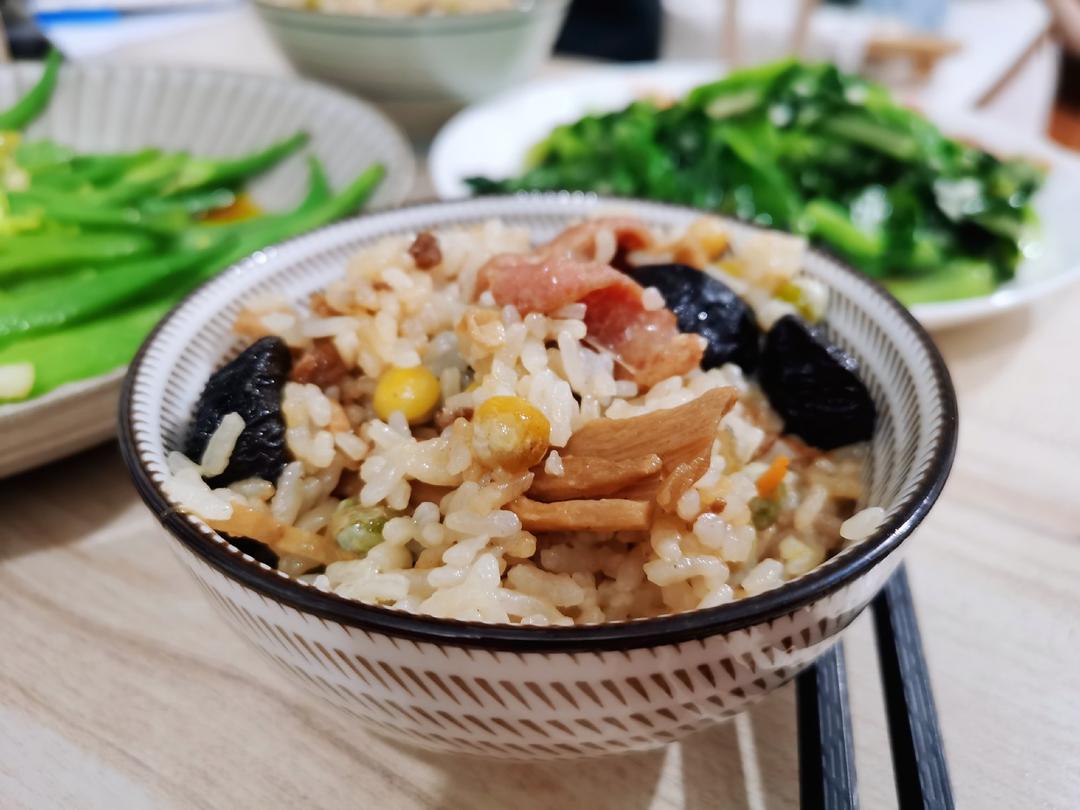 懒人必备～电饭煲腊肠焖饭