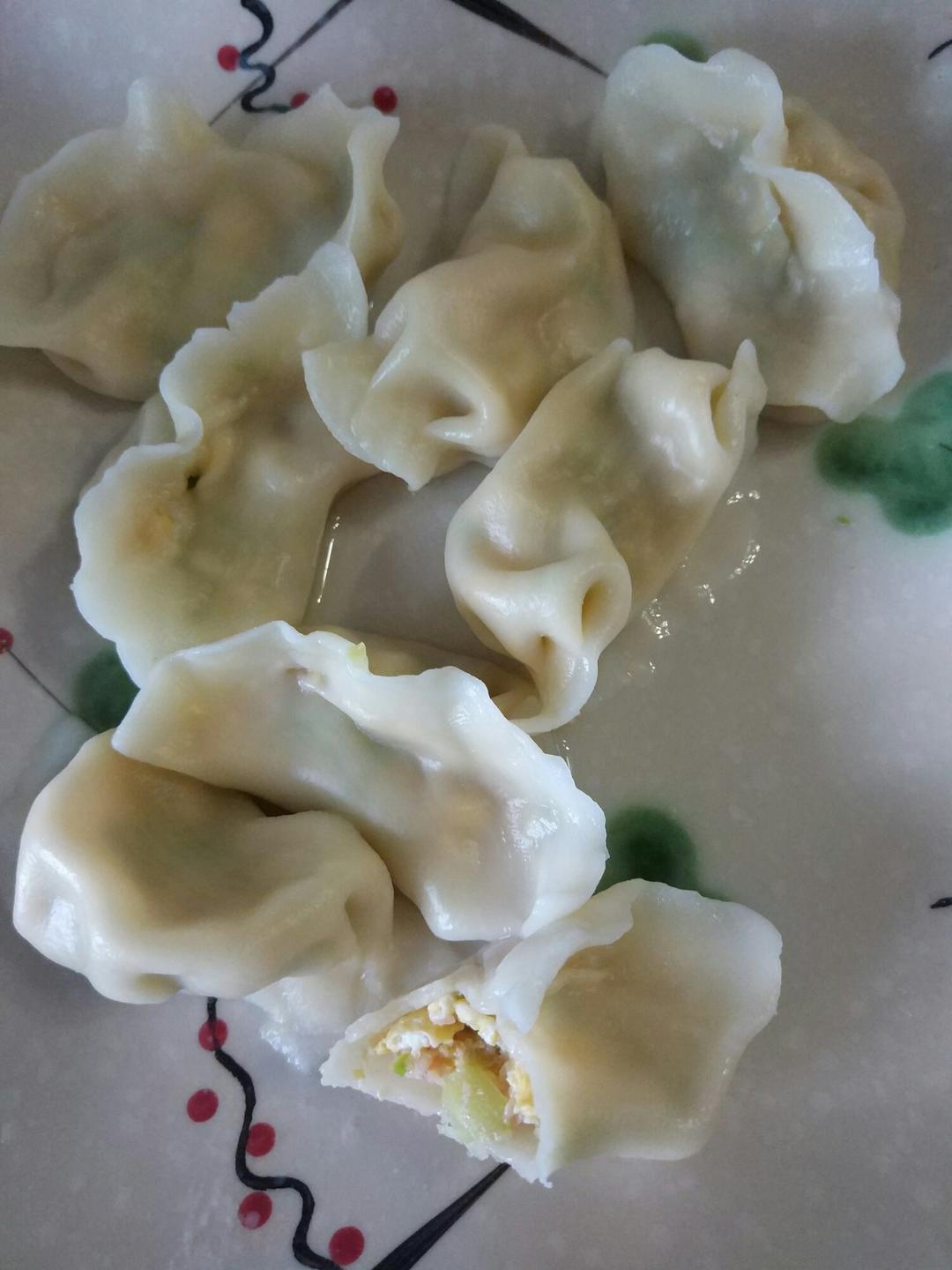 西葫芦鸡蛋虾仁三鲜饺子