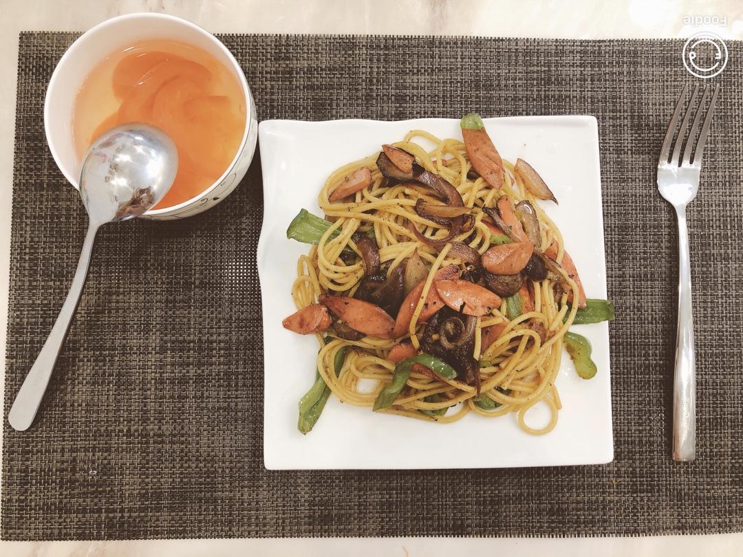 黑胡椒香肠意大利面