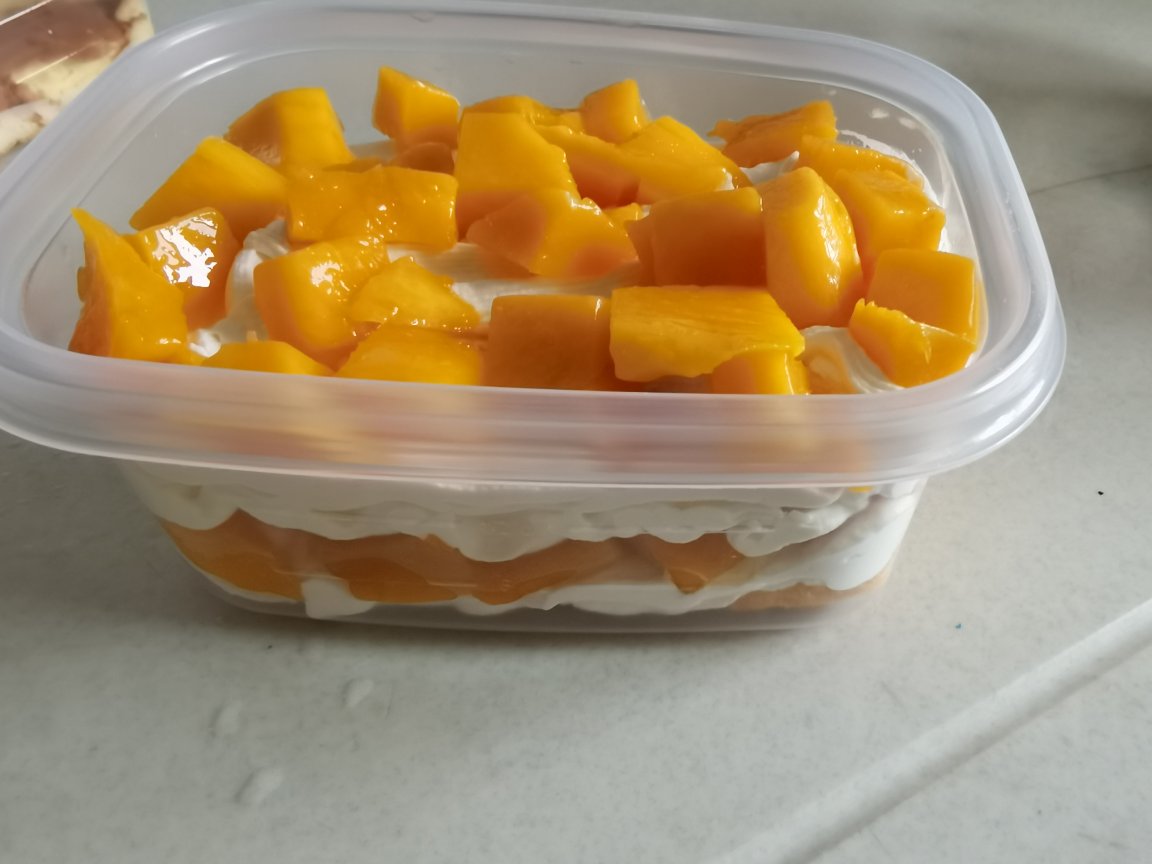 戚风蛋糕胚做的芒果蛋糕盒子