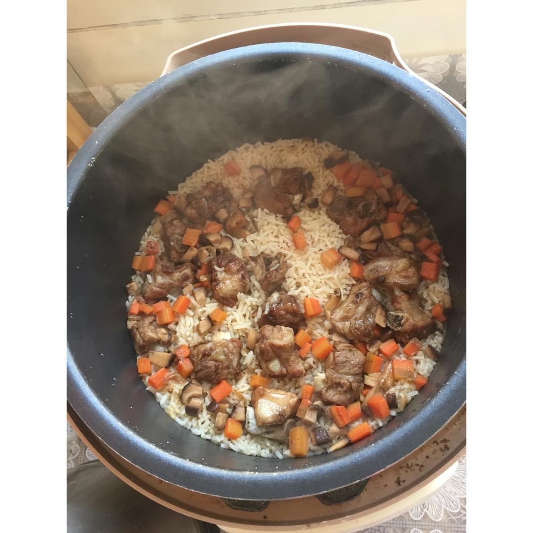 喷香排骨焖饭（爆好吃）
