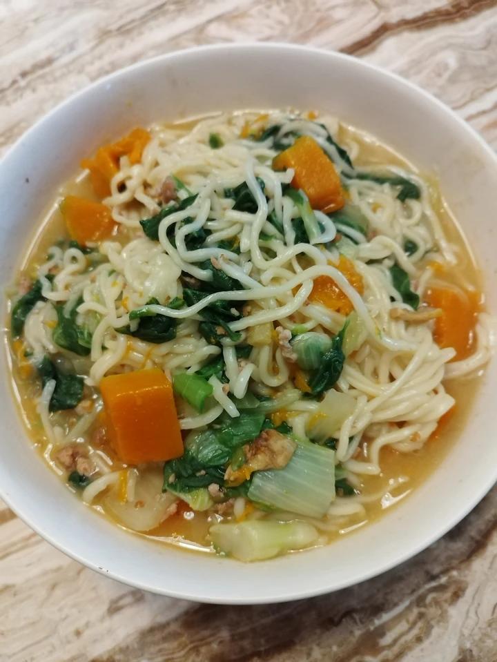 小白菜南瓜汤面(养胃必吃)