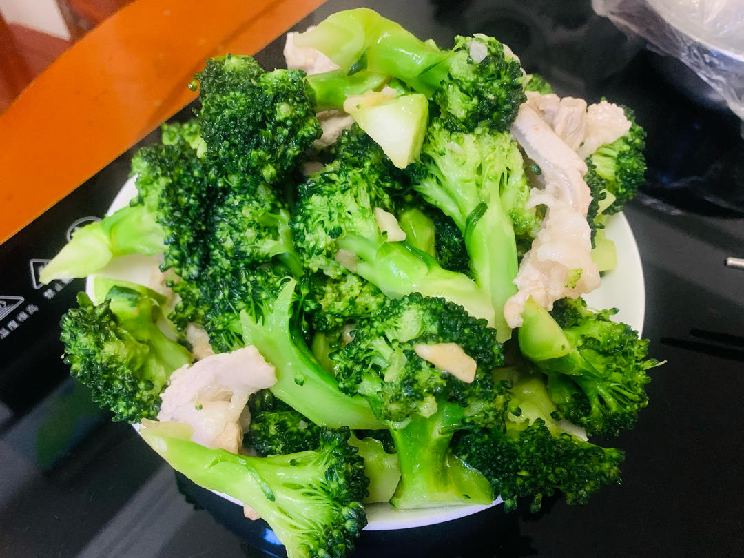 好吃到爆的耗油蒜蓉西兰花(从不修图，喜欢请关注)