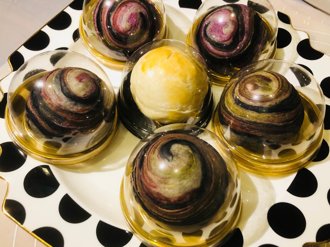 三色星球蛋黄酥