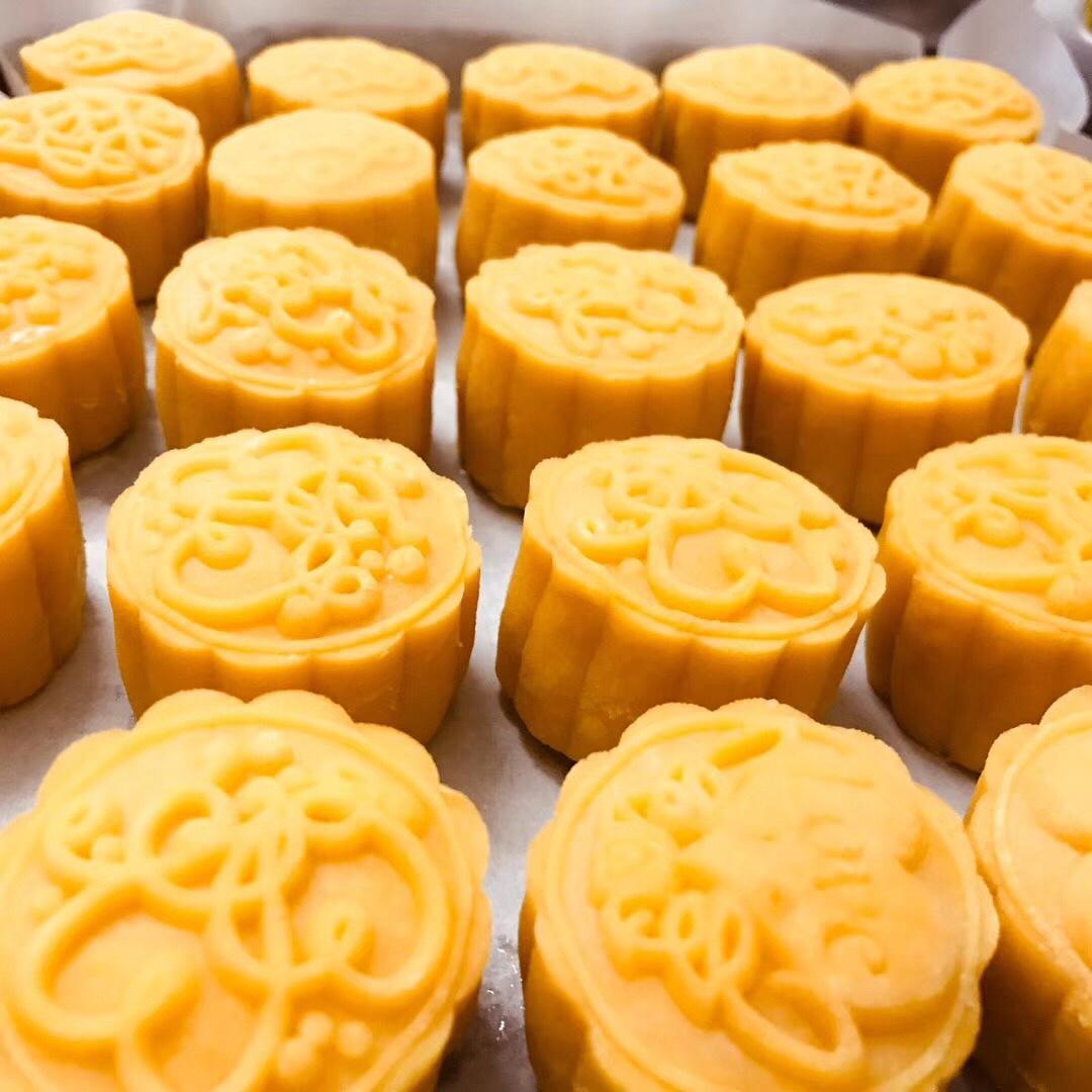 超详细图解版--流心奶黄月饼