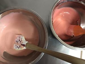 粉色迷彩蛋糕卷的做法 步骤10