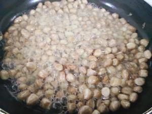 海苔虾皮芝麻炒花生的做法 步骤2
