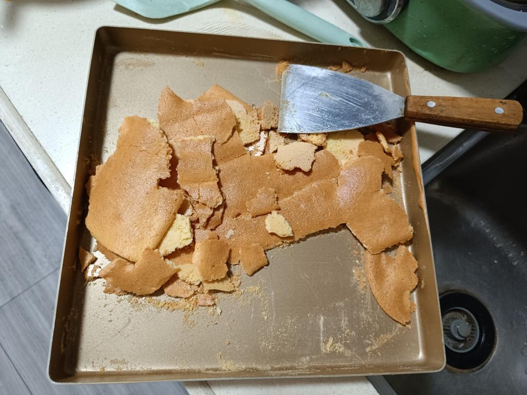 这是一款名字比配料还多的好吃但很简单的糕点😁😁😁    手指饼干、拇指饼干、长白糕、长寿糕（提拉米苏标配）