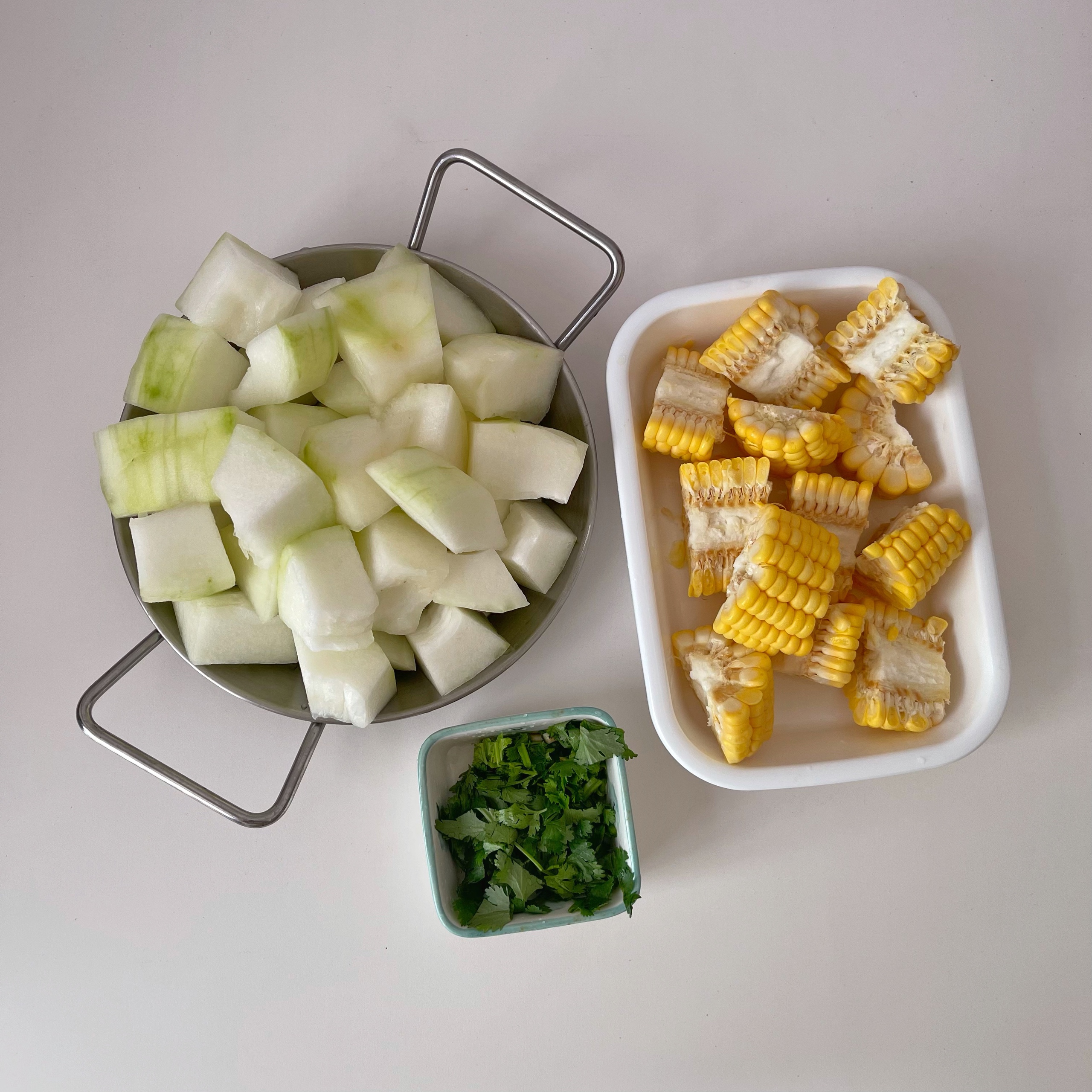 夏天必备的减脂汤～清肠刮油的冬瓜玉米汤！的做法 步骤1