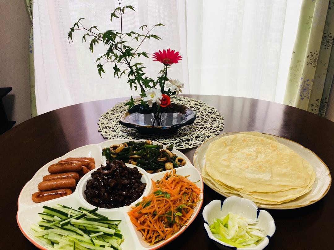 饺子皮变身有韧性有嚼劲的京酱肉丝卷饼