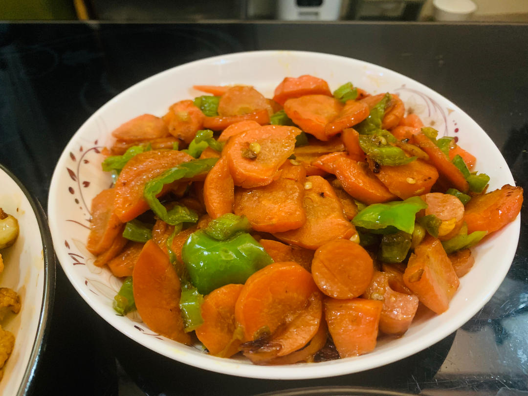 青椒胡萝卜炒香肠