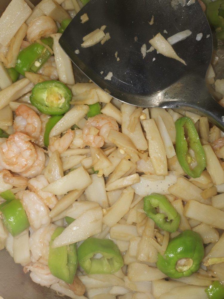 尖椒虾仁炒藕丁(独家)