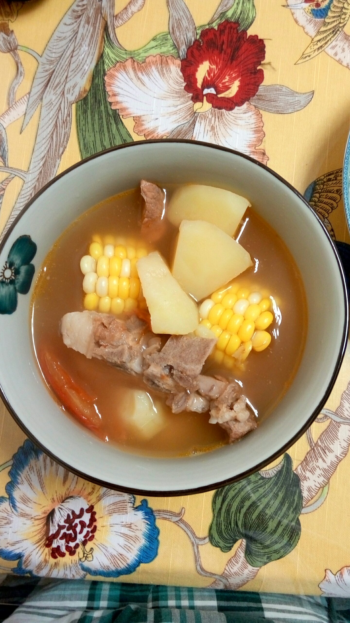 玉米龙骨汤的做法
