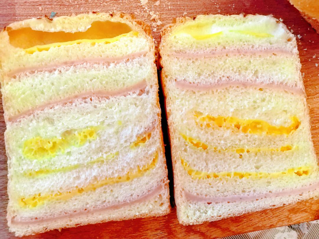 软妹子芝士火腿吐司，咸香料多好好吃