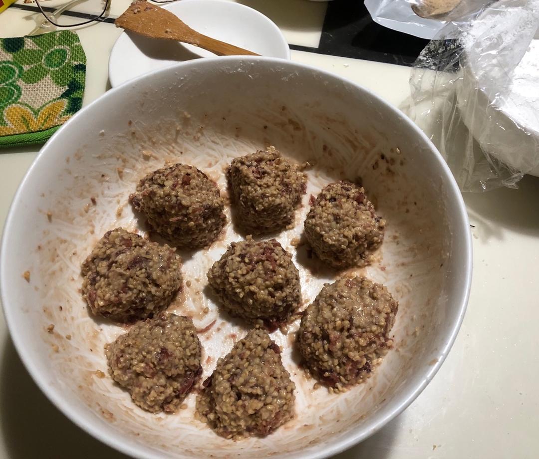 8个馅料做玫瑰苏式月饼，皮薄馅多，一口下去玫瑰味十足