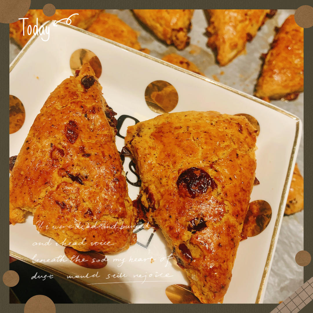 复刻英国女王私人御厨的经典司康：加映Cream Tea 经典吃法 & 如何做出松软內里、酥脆边缘的司康&司康佐醬製作