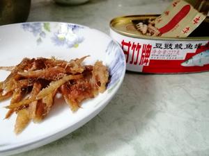 豆豉鲮鱼空心菜的做法 步骤2