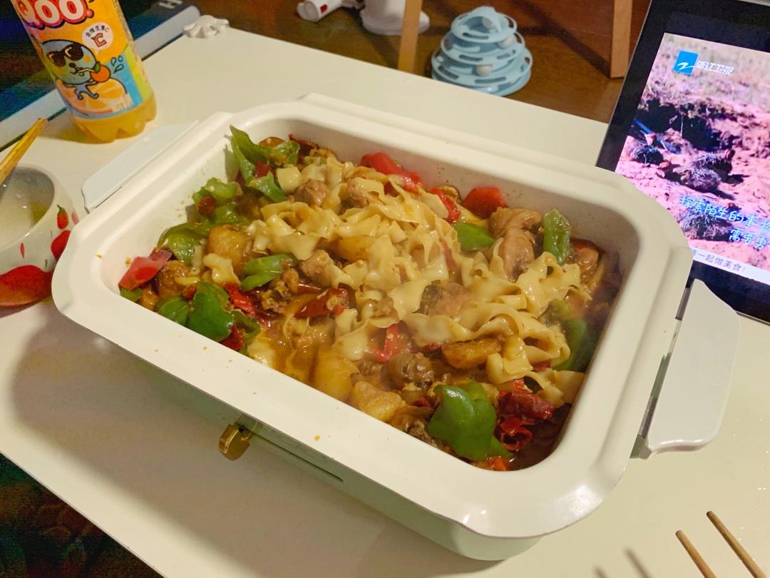 家常大盘鸡加手擀宽面