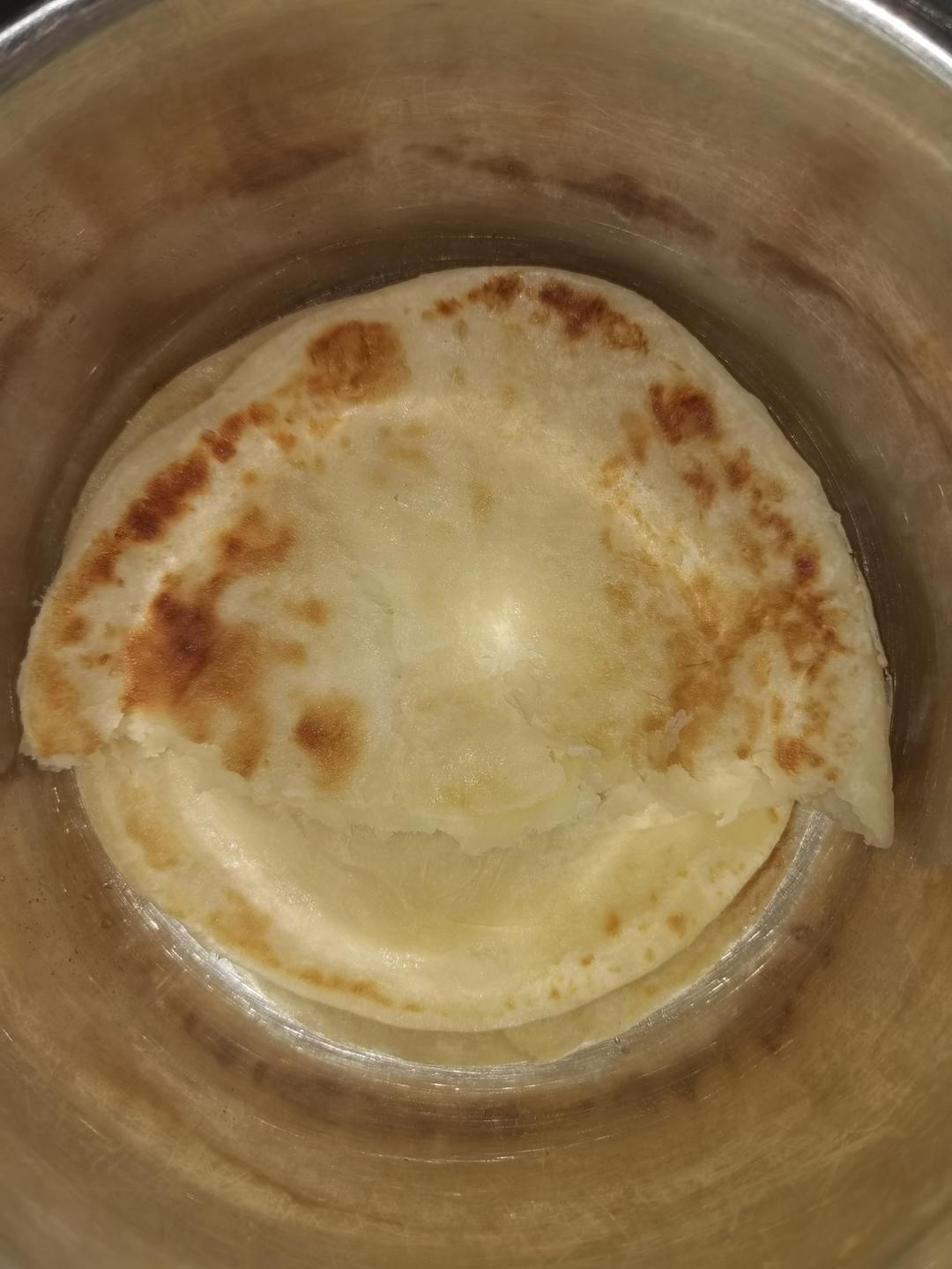 烙饼不硬的小窍门 掌握了你也能看出柔软多层凉了不硬的小油饼