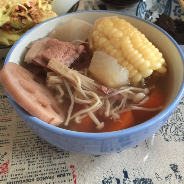 莲藕胡萝卜猪蹄汤