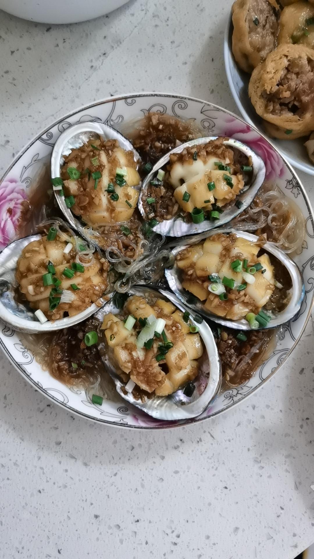 蒜蓉粉丝蒸鲍鱼