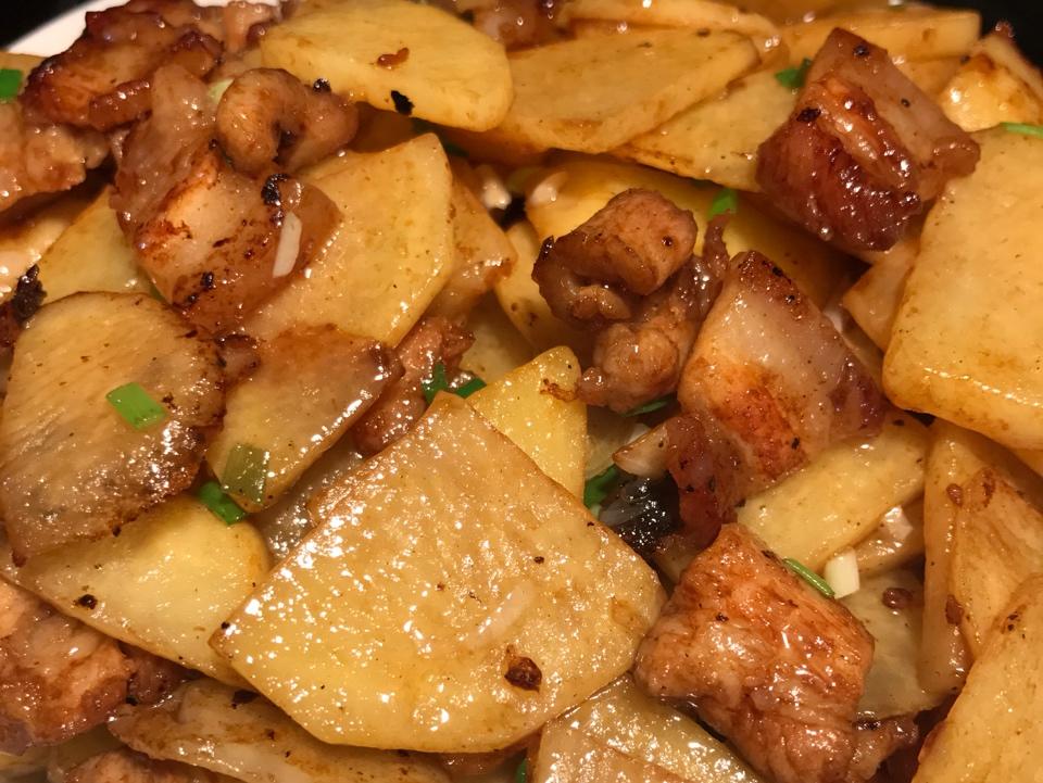五花肉烧土豆片