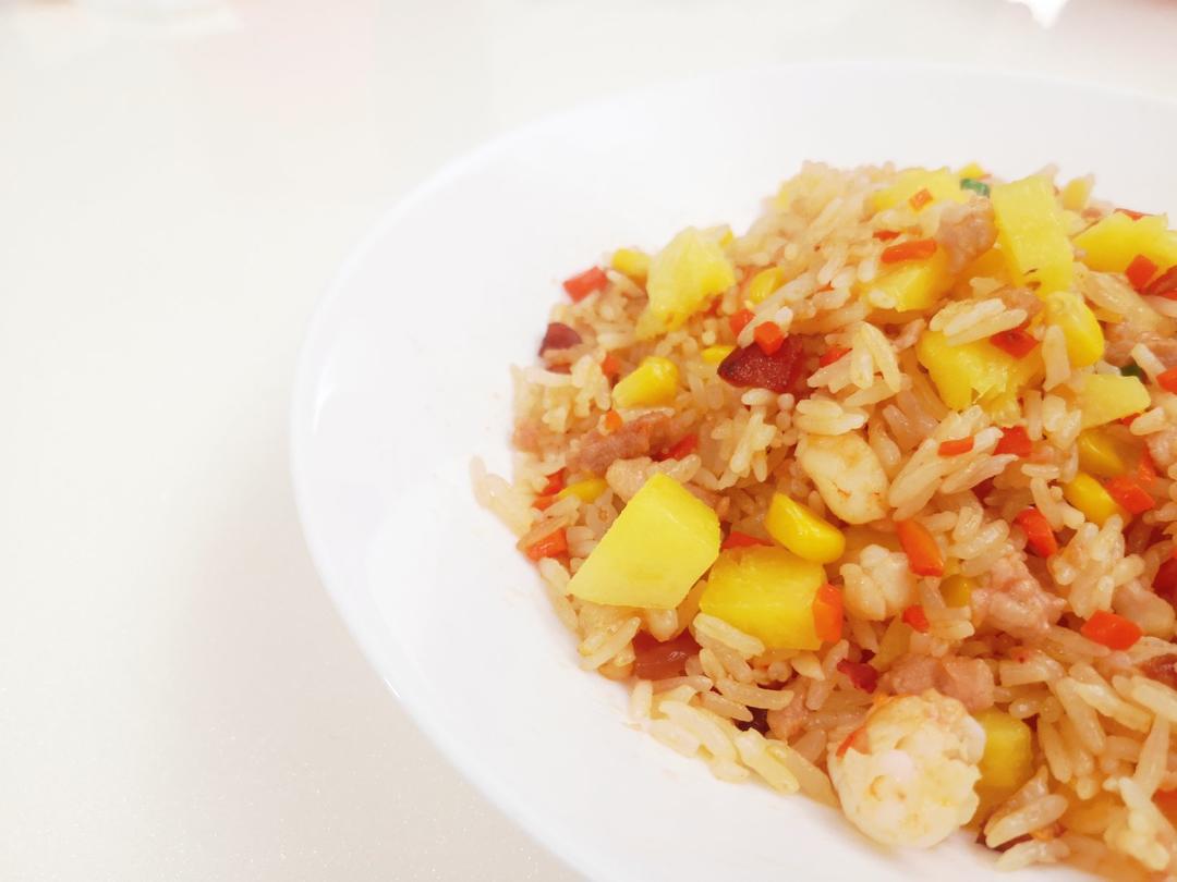 泰式缤纷菠萝炒饭