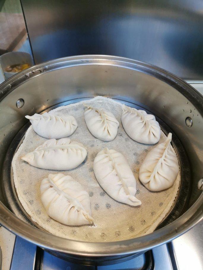 超级省心的牛肉洋葱胡萝卜蒸饺