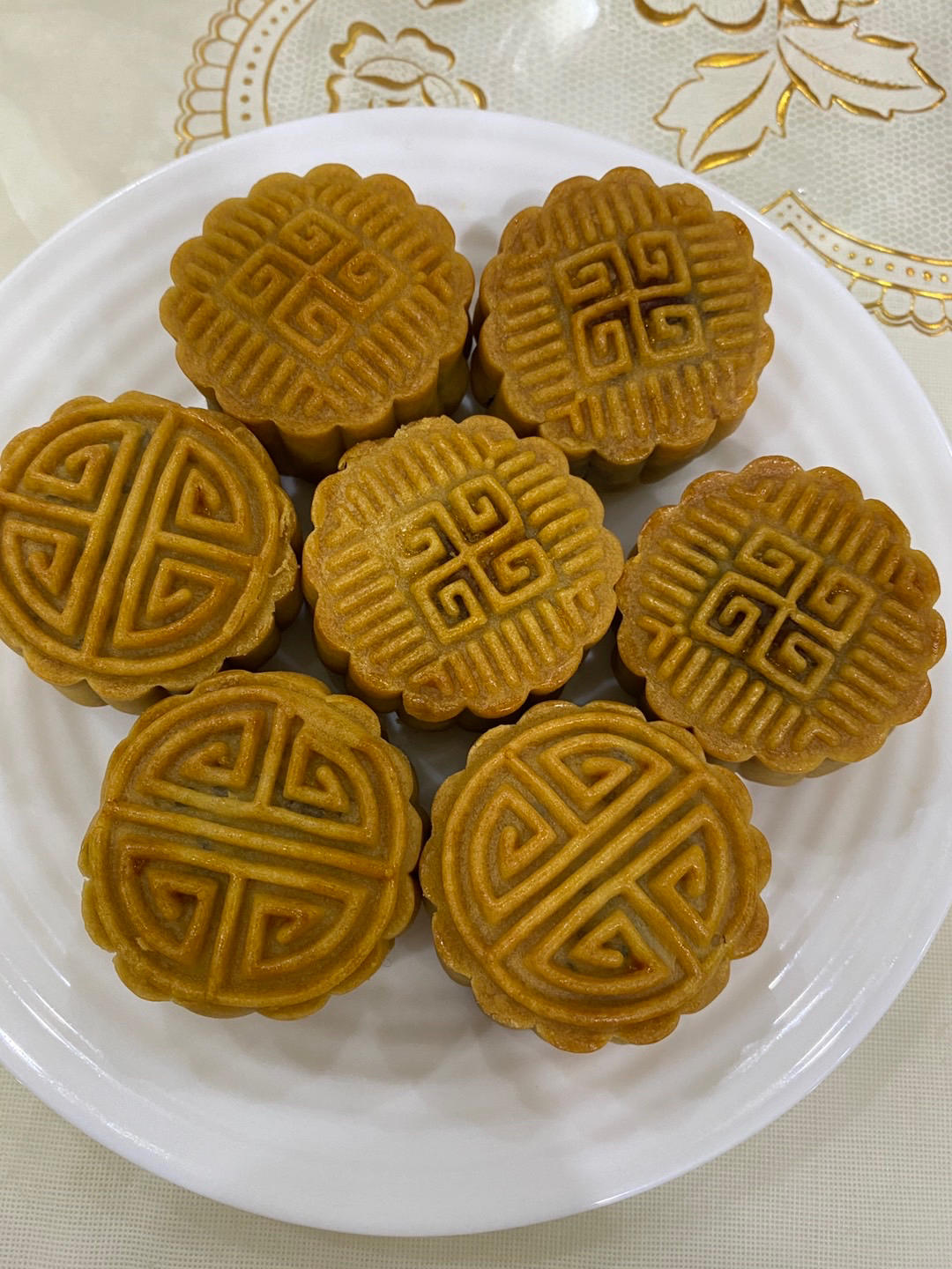 广式月饼－－蛋黄豆沙月饼