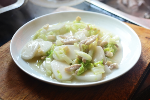 黄芽菜肉丝炒年糕