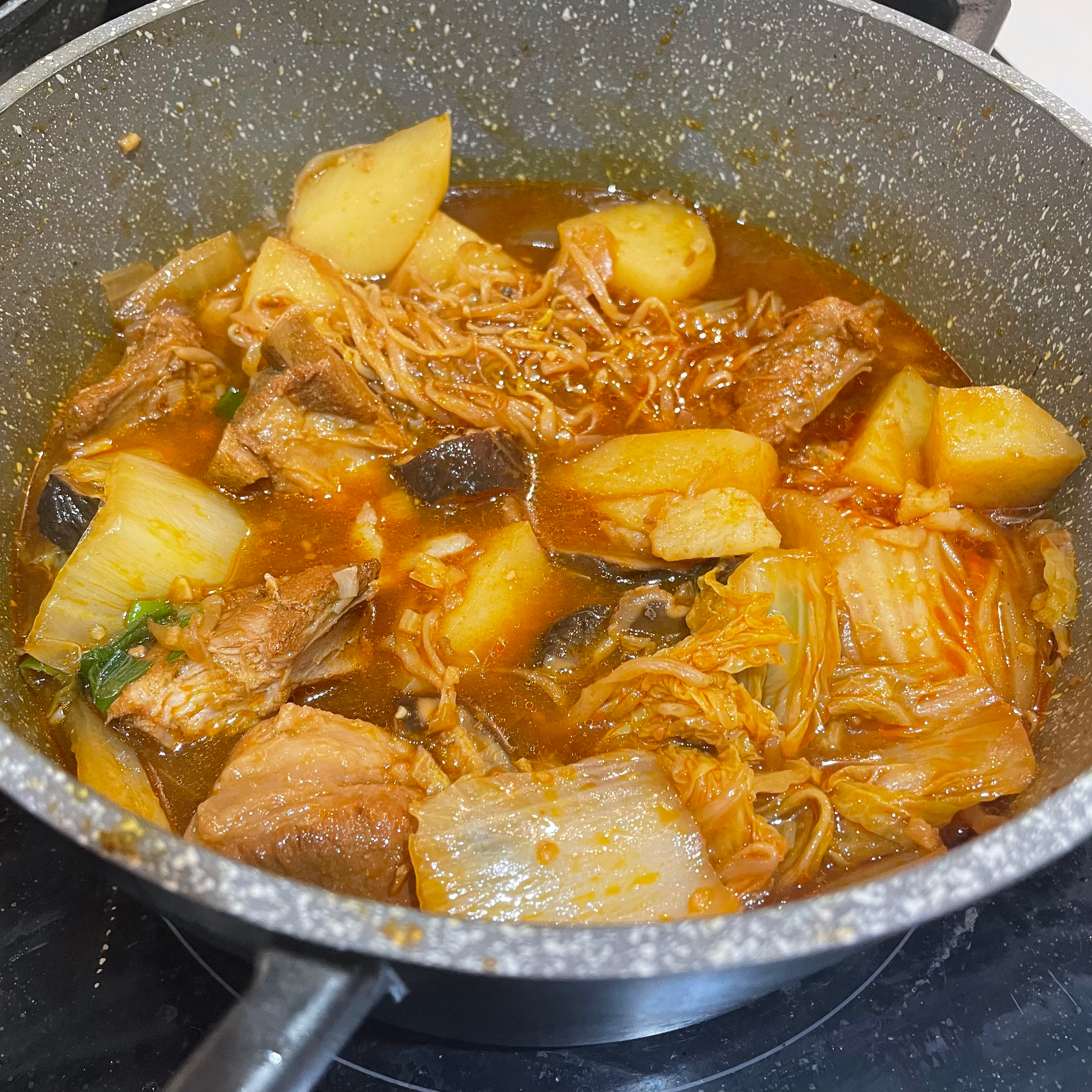 Maangchi版本的韩式猪颈骨汤