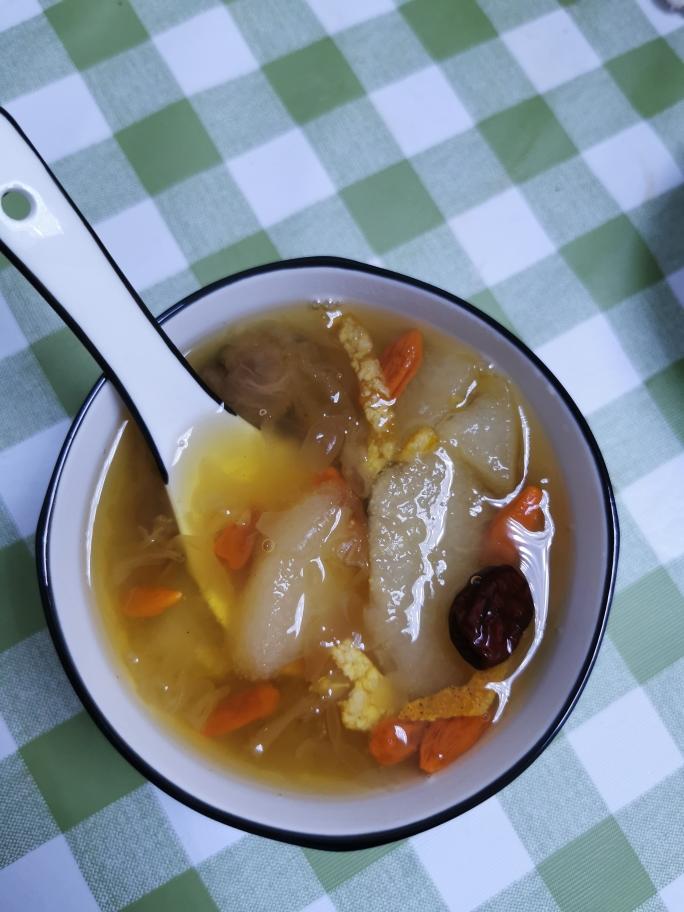 冰糖银耳雪梨汤