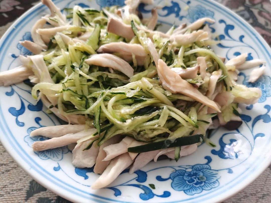 杏鲍菇丝拌黄瓜