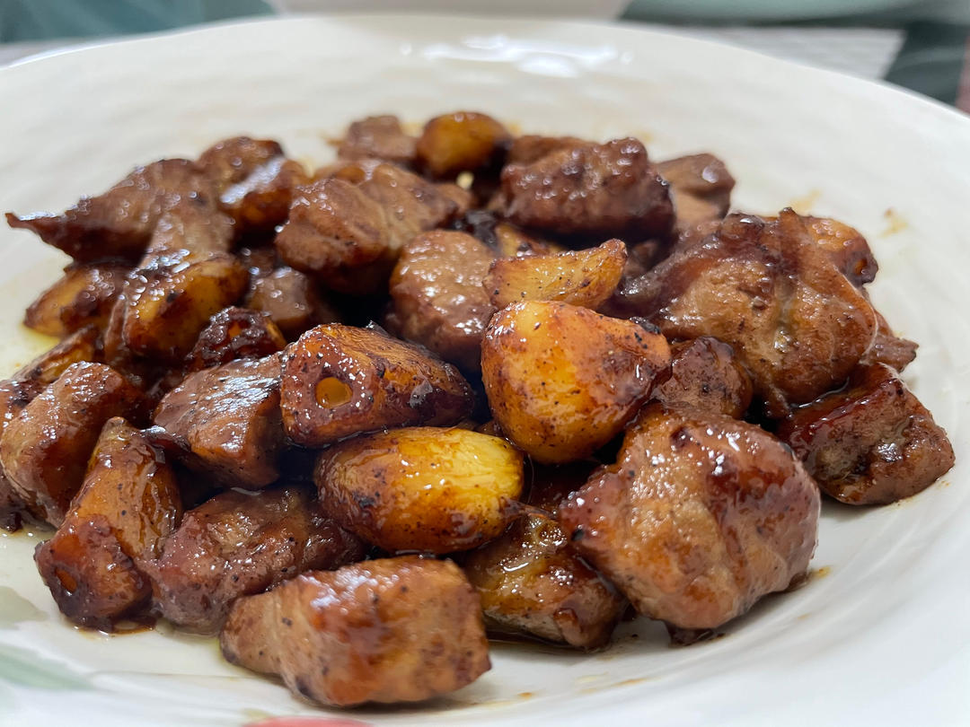 复刻天津桂园餐厅的黑蒜子牛肉粒