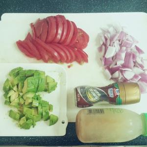 牛油果番茄汤的做法 步骤1