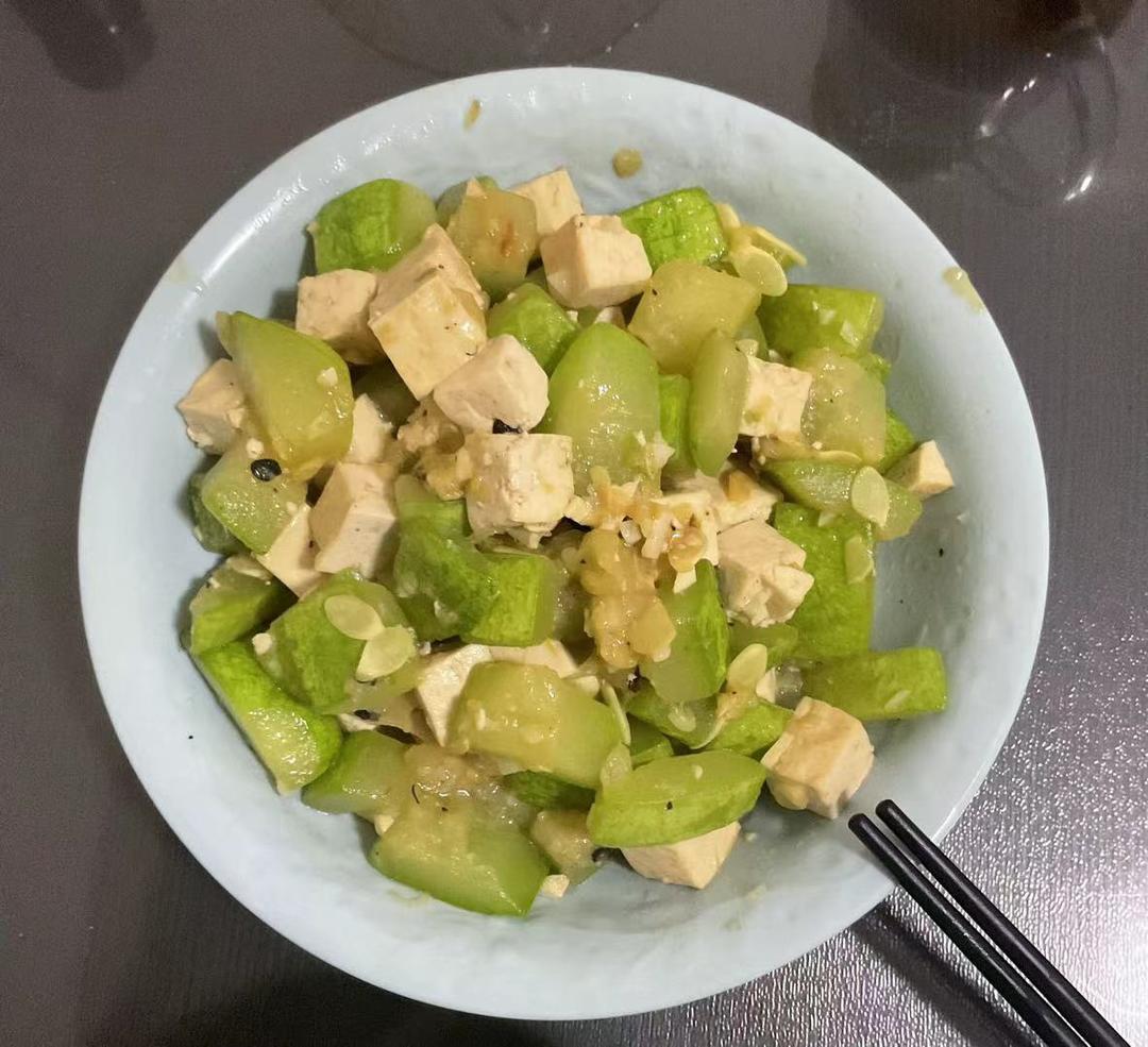 低卡好味快手菜：椒香西葫芦烧豆腐