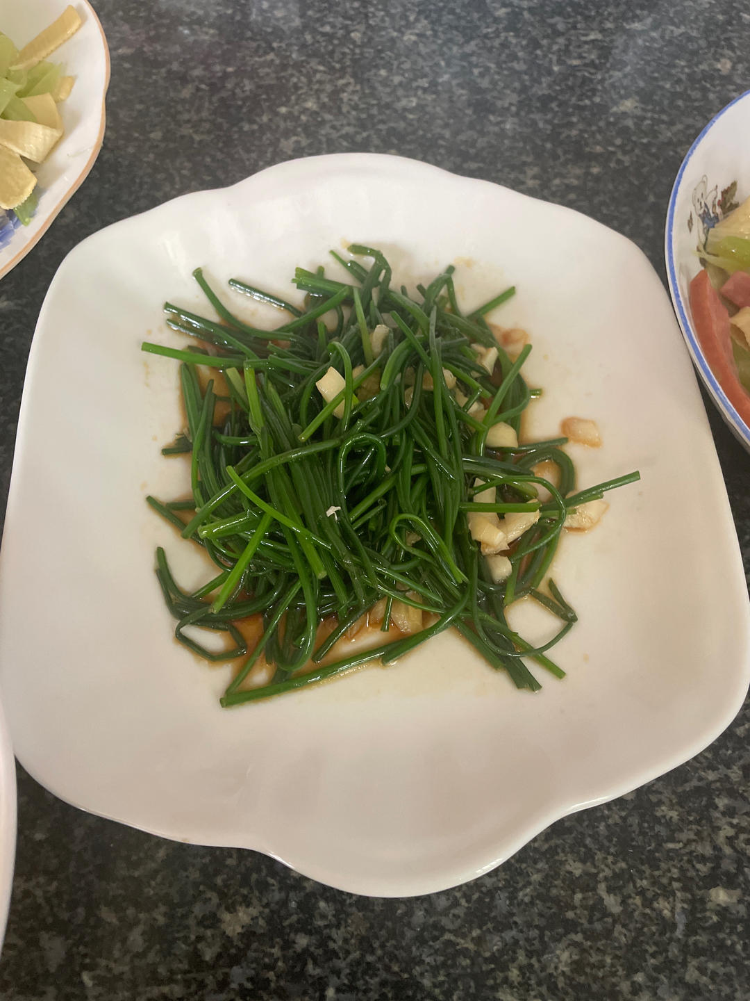绿脆绿脆的凉拌沙葱