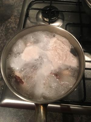 鲜椰鸡汤的做法 步骤2