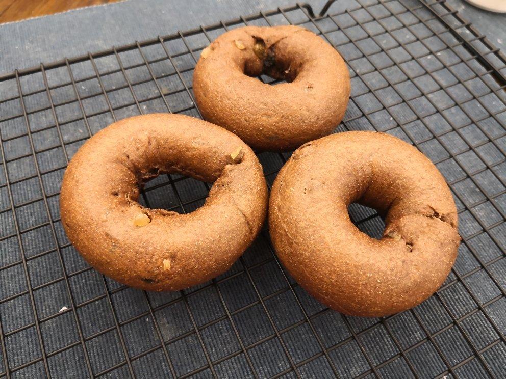 100%全麦乳清巧克力橙皮丁贝果