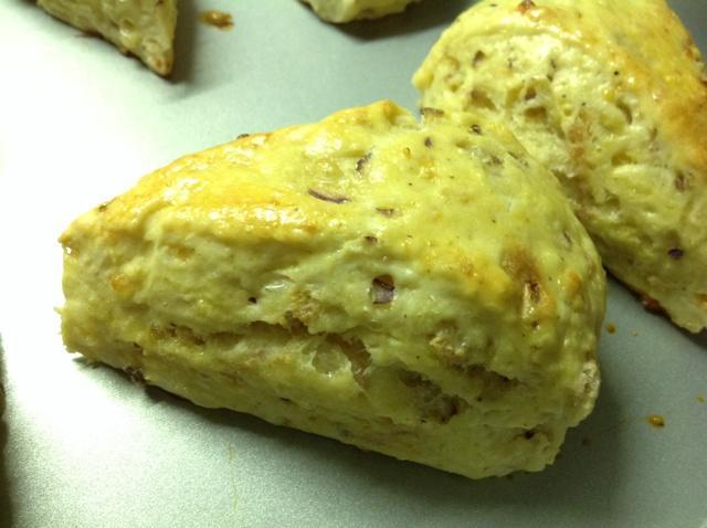 皮皮家的健康早餐—奶酪洋葱午餐肉司康（酵母）版的做法