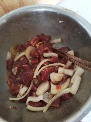 嫩嫩的黑胡椒牛肉粒杏鲍菇的做法 步骤1